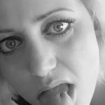 Mmm i just love sucking on a hard cock❤️💋
I hope you guys will make some naughty cum tributes for me. 💋

Kisses MrsXXX The Blowjob Queen 💋