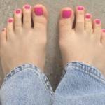 Who else wants to suck my friends beautiful toes?