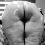 Femme Sexuelle - Noir et Blanc Classique: "Lubed For Cock In My Ass"