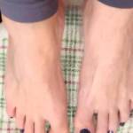 Who wants to be the first one to cum on my sexy feet....