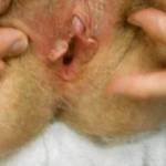 look in her hole