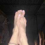 I would love to slide my feet up and down your cock, please cum on my toes.