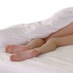 🔞 IMAGINE UP NEXT TO THIS PERFECT HEAVENLY VIEW EVERY FCKING MORNING WITH HER FEET PEAKING ON THE SHEETS ITS BLOODY HARD NOT TO HAVE A BONER‼️😩 SO LUCKY TO HAVE A MILF WTH GODESS FEET 🦶