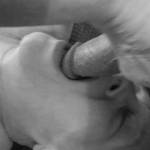 Femme Sexuelle - Noir et Blanc Classique: "Feed Me"