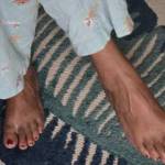 Love her sexy soft brown feet. Would anyone kiss these feet.