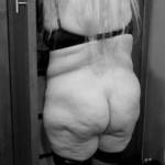 Femme Sexuelle - Noir et Blanc Classique: "Almost Ready!"