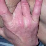 Mia moglie mi manda un video mentre gioca da sola vista da dietro...