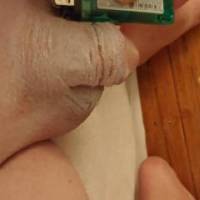 Love to masturbate with another bald babydick. Please join me