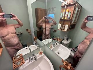 Stayed at a B&B and there were 2 mirrors in a corner of the bathroom and I was able to get 3 angles of the same shot. My wife wouldn\'t do it, though.
