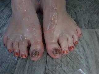 oily toes