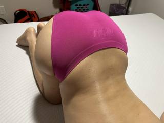 Do these panties show off her shape?