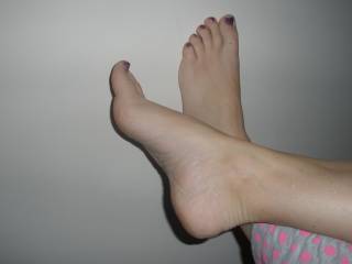 Love to see your sexy toes dripping with my thick spunk!