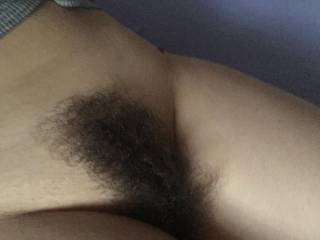My girlfried love to show her hairy bush