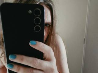 She thinks her mirror pics are a failure. 
What\'s your opinion?