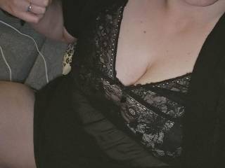Just sitting here in my sexy lingerie, wainting for u to come and take a look.
U like what u see? What would u do to/with me?