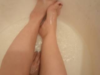 Mrs. feet in the tub