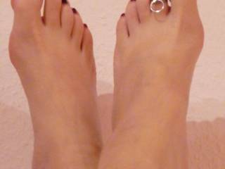 very sexy toes, would love to have my hubby to squirt a big hot load of cum on them so i could suck and lick them clean!!
Mrs. Mac