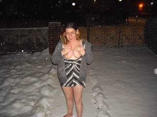 About 2 am I thought it would be a fun idea to take a pic in the snow ....it was freezing on my toes haha and of course my nipples got real cold ...Anyone an expert on foot rubs and nipple warming?