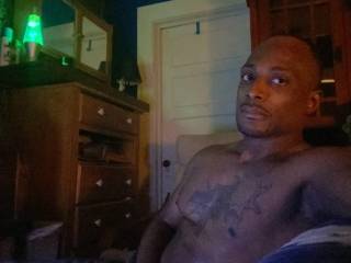 Im just sitting at the house, thinking of where are the women ( freaks) in Texarkana