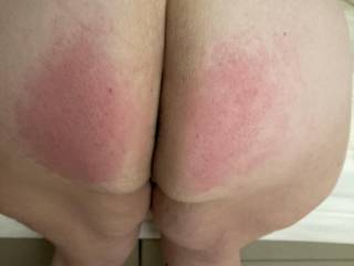 Had another spanking session, great fun. Need more photos like these on zoig