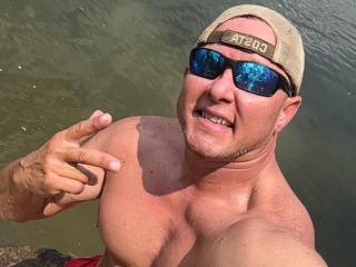 Chillin at the lake waitin on some hotties!!! Where yall at!!?