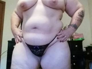 I love extra thick girls , just love those big udders, strong arms, big soft natural belly, prominent pussy mound and massive thighs...would love to breed you !