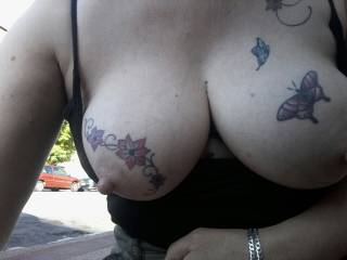 SouthEastSally gets her tits out in public again....My Sussex Submissive is good.