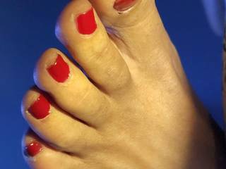 My sexy red toes. Wanna lick them....