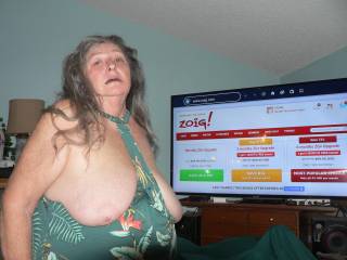 ONE MORE TITTIES FOR ZOIG!