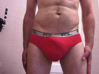 Just thought I\'d show off my new red pants!! ☺