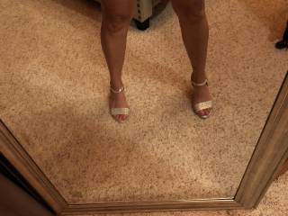 Enjoying my pussy.... and my shoes!😬