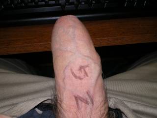 looks like my 9 1/2 inch uncut cock!! beautiful site!! would love to taste that massive organ!!!