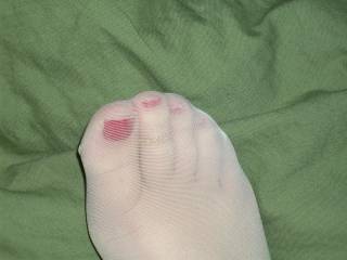 my wife's pretty toes she loves to have them sucked and cum on