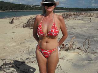 Having fun in the Queensland sun whilst we endure crappy winter down south. Cracking figure, lucky hubby.