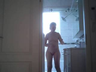 Woman shows her horny body in the shower. Please make horny comments.