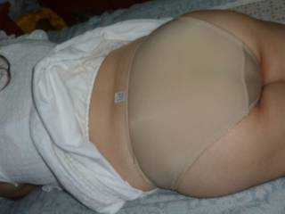 Who wants to take off my panties and fuck me?