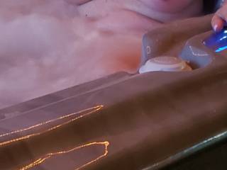 Mrs ikpm relaxing in the tub, still room for a couple more.....masks required. Who wants to join.