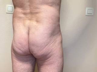 Some of my ass views pictures for those who like to look at men\'s bare buttocks.