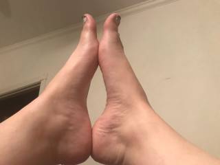 who loves sexy feet?