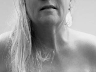 Femme Sexuelle - Noir et Blanc Classique: "Long Hair and Tits"