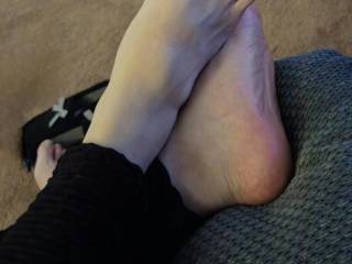 So Mrs.B thinks i should explain the advantage she has, by no longer having toe nails, on both big toes. In the corner of each toe, there is now a spot, i can rub or lick. These spots have nerves that lead directly to her g spot