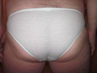 Dedicated to all those of you who like to see male asses in tight undies
