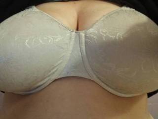Love when she sends me these at work. Can\'t wait to cream her bra