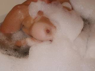 me in the bath again toying, i'm alway so horny. cam tributes or vid tributes