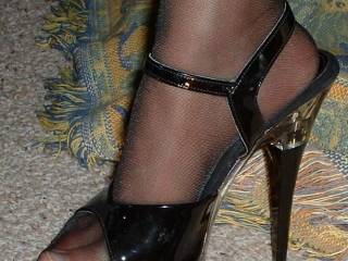 so erotic, so sexy..those are love making shoes and i'd love to lick ur toes in them.