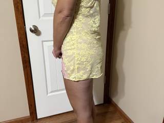 Always love the view from the side and her entire body is so sexy!!