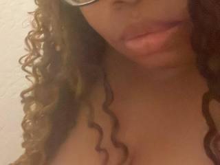 Want to exchange naughty photos and chat?