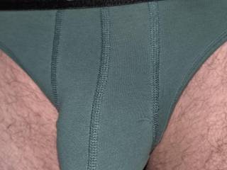 No one hates getting older, overweight, wrinkled and saggy than a retired stripper from the 8Ds....