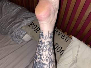 Cum down her tattooed calf