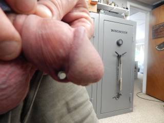 got piercing on feb 14, stretch this hole to 6mm already, thats 2 gage
